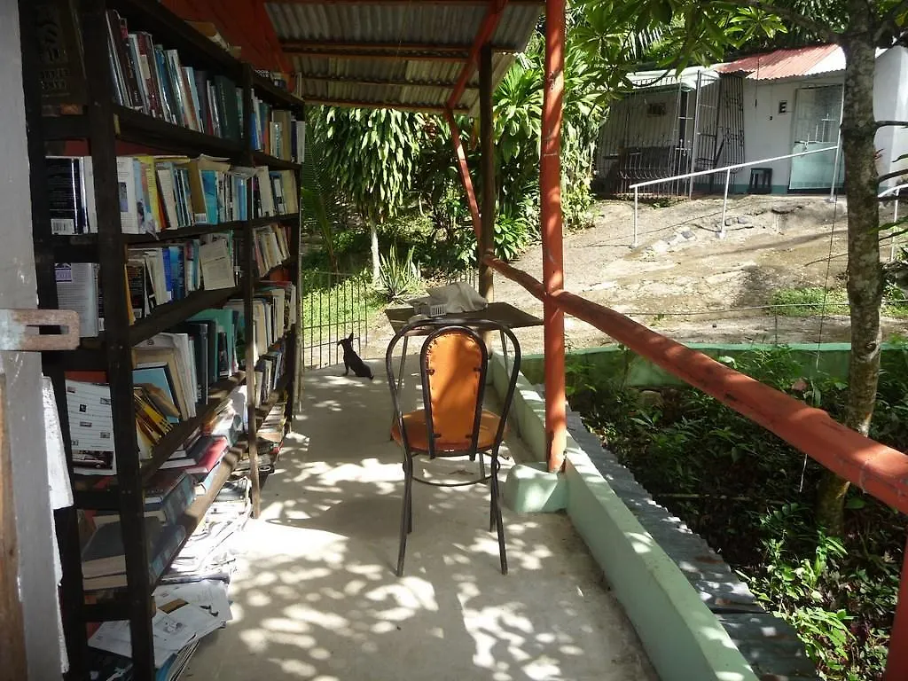 Albergue A Pousada Tropical Retreat Munoz