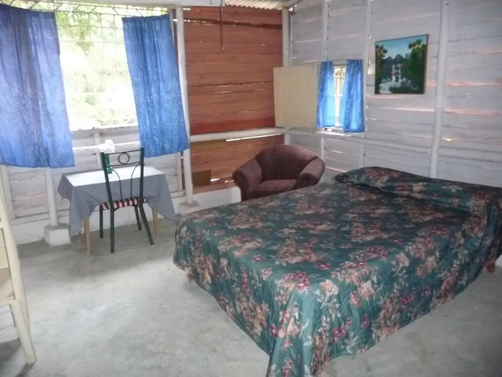 Хостел Tropical Retreat Муньос
