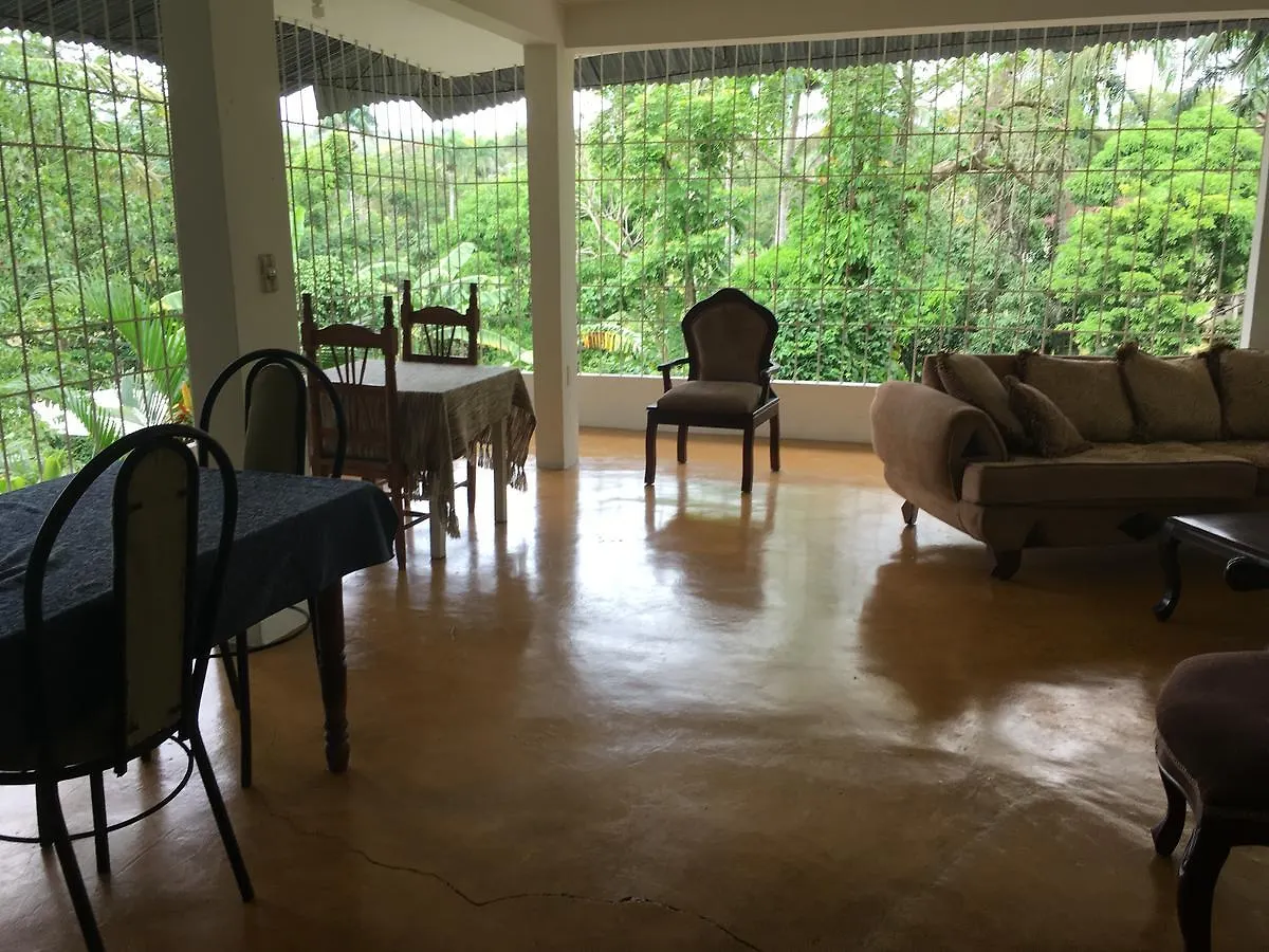 Хостел Tropical Retreat Муньос