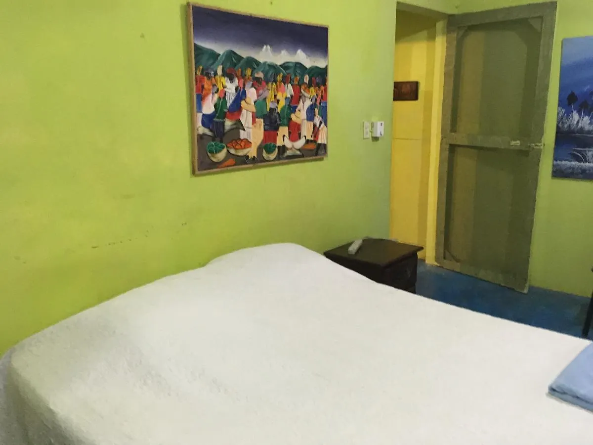 Хостел Tropical Retreat Муньос